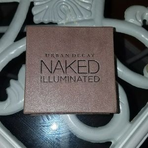 Urban Decay shimmer powder